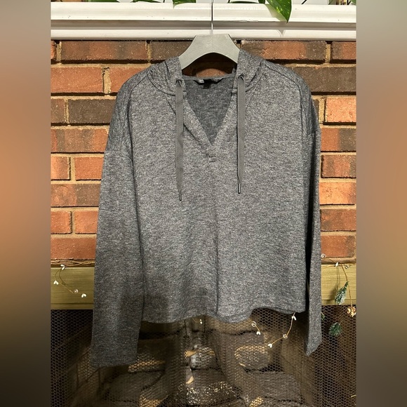 🛍️Banana Republic gray cropped hoodie with New never worn. - Picture 2 of 6